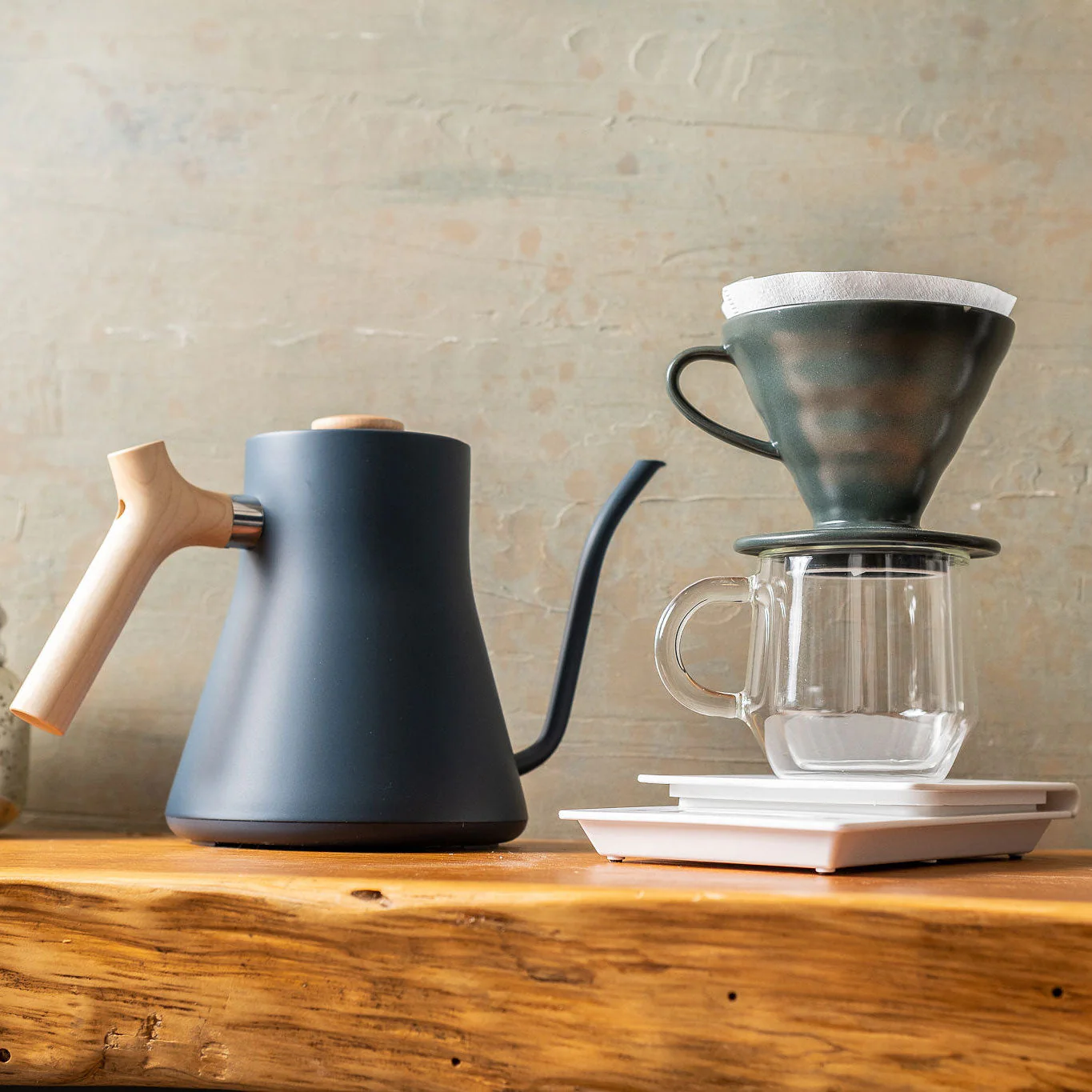 V60 Ceramic Coffee Dripper 02 - Juniper - Image 2